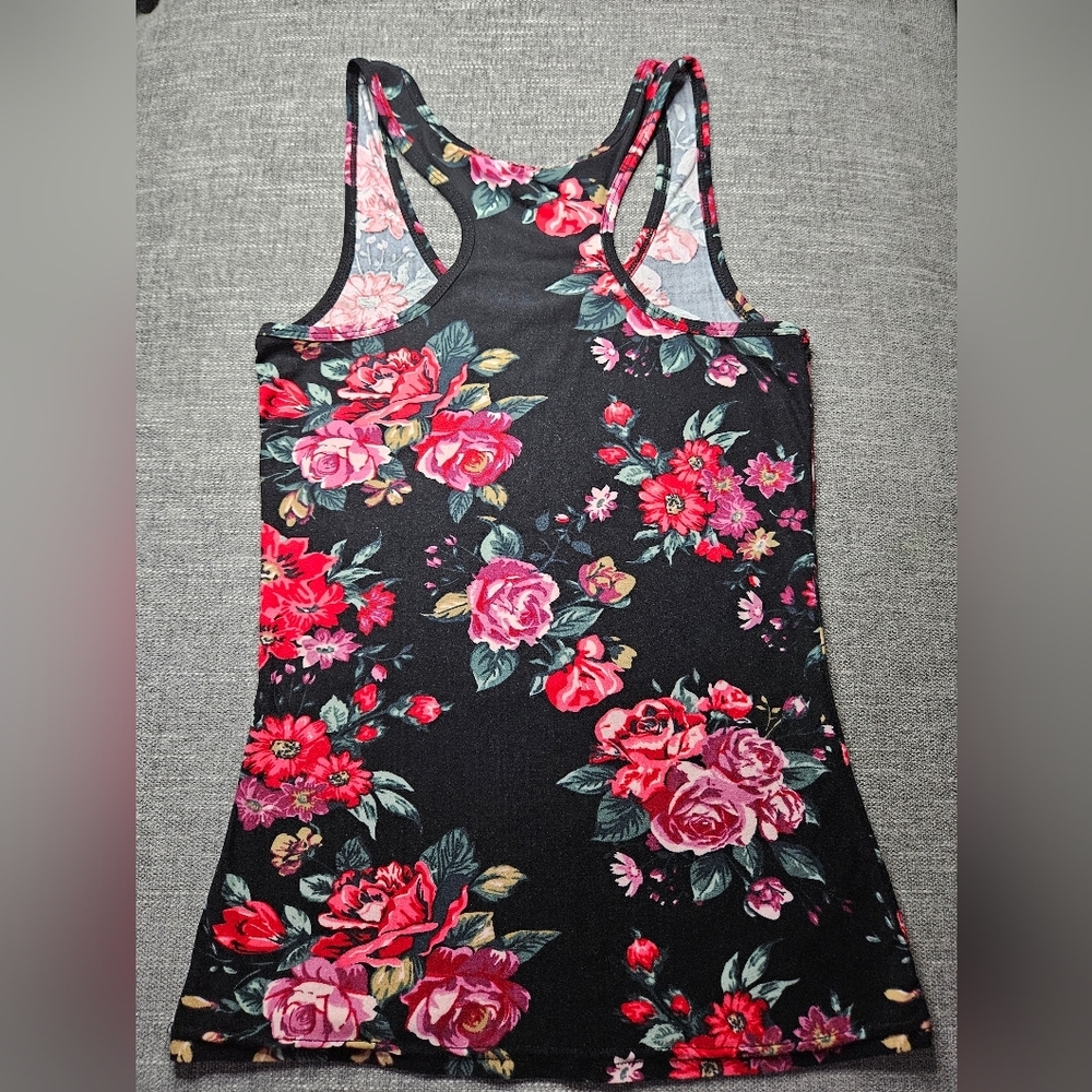 HOT KISS 💋 Black & Red Floral Sleeveless Racer Back Tank Top - Picture 6 of 6